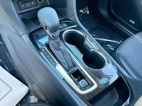 Used 2024 Chevrolet Equinox Premier image 17