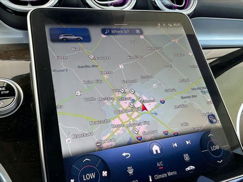 Used 2025 Mercedes-Benz GLC 300 4MATIC image 32