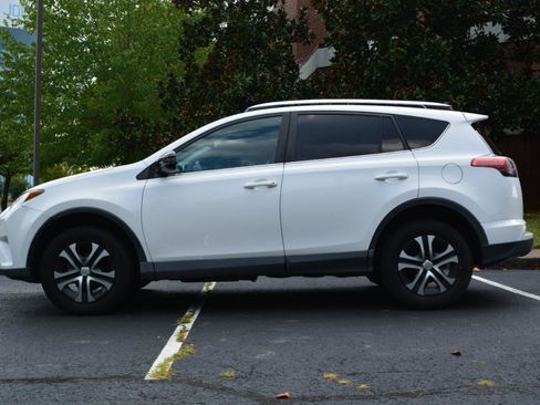 Used 2016 Toyota RAV4 LE FWD image 8