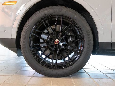 New 2025 Porsche Cayenne Coupe image 11