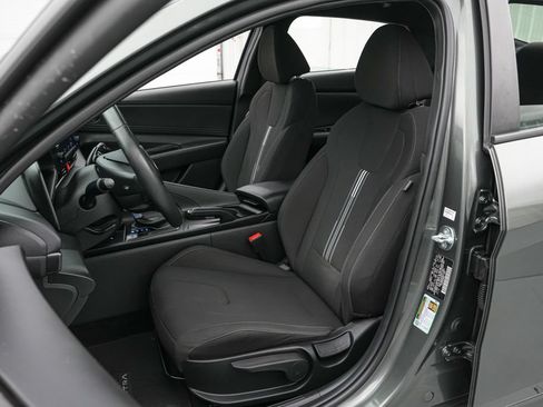 Used 2025 Hyundai Elantra Sport FWD image 11