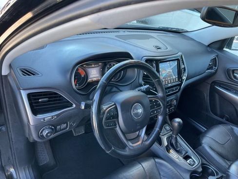 Used 2019 Jeep Cherokee Limited w/ Luxury Group FWD image 8