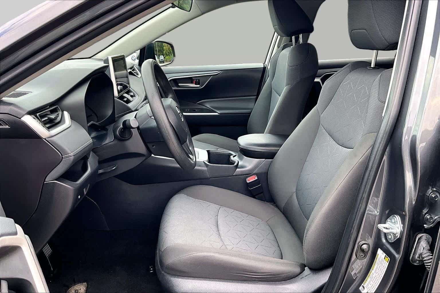 Used 2025 Toyota RAV4 XLE AWD/4WD image 7