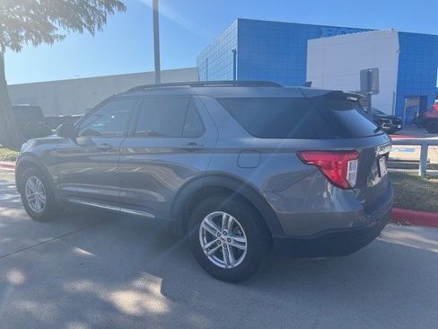 Used 2023 Ford Explorer XLT image 3