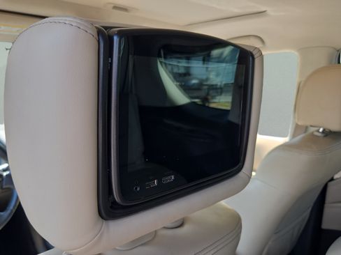 Used 2022 Nissan Armada Platinum w/ Captain's Chairs Package RWD image 11