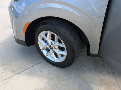Certified 2025 Kia Soul LX w/ LX Technology Package FWD image 35