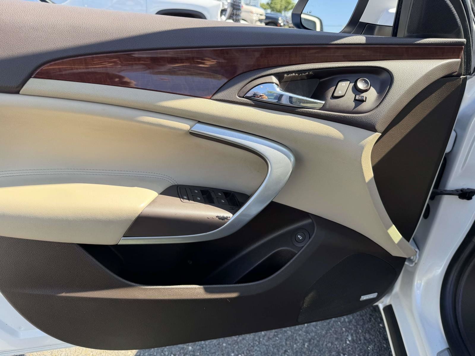 Used 2017 Buick Regal Premium w/ Driver Confidence Package #1 FWD image 18