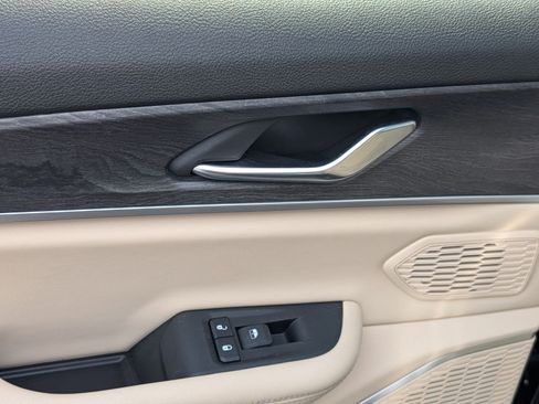 Certified 2024 Jeep Grand Cherokee Limited image 31