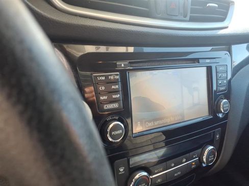 Used 2016 Nissan Rogue SL image 16