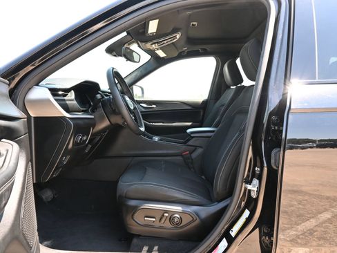 Used 2024 Jeep Grand Cherokee Laredo X RWD image 18