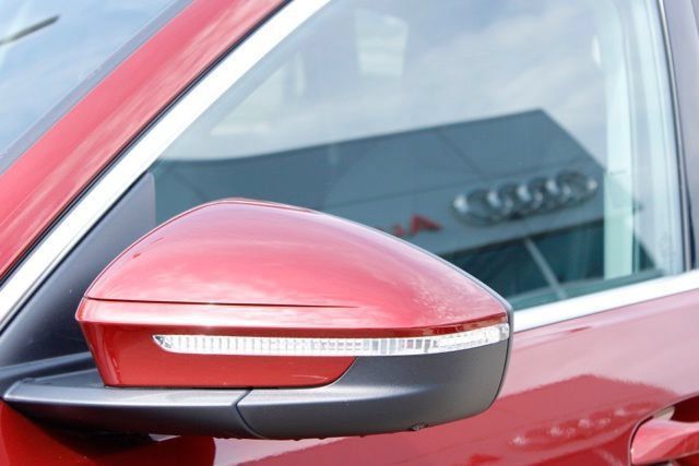 Used 2025 Audi Q5 Premium w/ Premium Plus AWD/4WD image 11