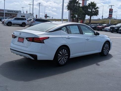 Used 2025 Nissan Altima 2.5 SV image 8