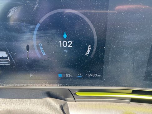 Used 2024 Hyundai Kona Limited FWD image 11