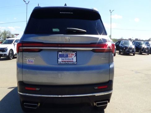 Used 2025 Buick Enclave Preferred AWD/4WD image 7