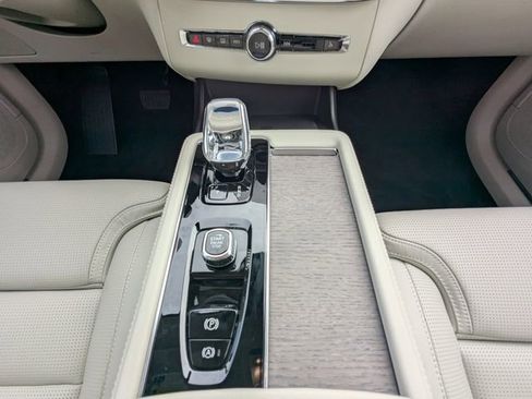 New 2026 Volvo XC90 T8 Ultra w/ Protection Package Premier AWD/4WD image 19