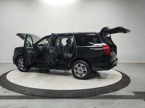 Used 2025 Ford Expedition Active AWD/4WD image 14