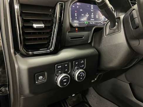 Used 2025 GMC Sierra 2500 AT4 image 31