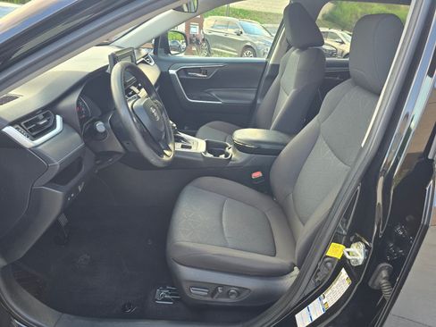 Used 2021 Toyota RAV4 XLE AWD/4WD image 12