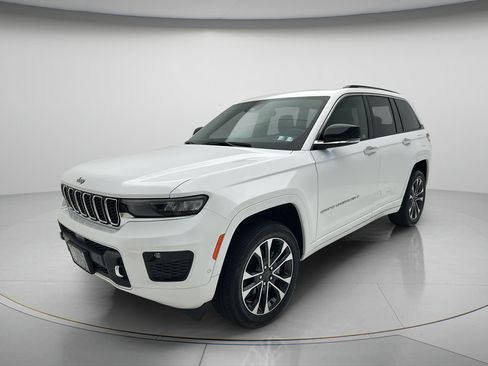 Used 2023 Jeep Grand Cherokee Overland w/ Luxury Tech Group IV AWD/4WD image 6
