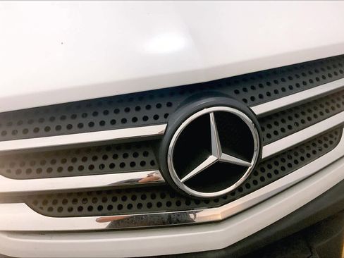 Used 2016 Mercedes-Benz Sprinter 2500 image 28