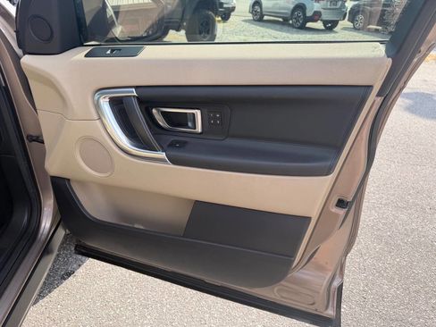 Used 2016 Land Rover Discovery Sport HSE image 16