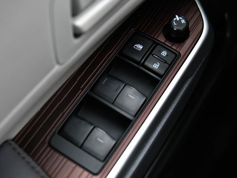 Used 2023 Toyota Sienna LE image 34