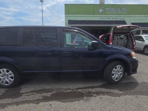 Used 2014 Dodge Grand Caravan SE w/ Quick Order Package 29E SE FWD image 3