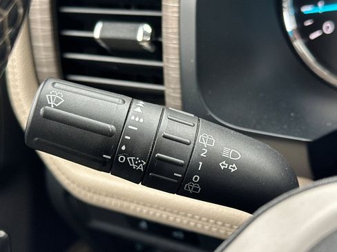 Used 2023 Ford Expedition Limited image 38