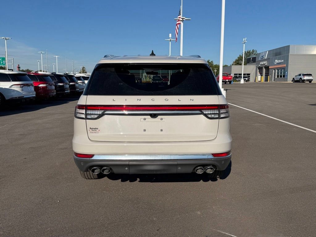 Used 2023 Lincoln Aviator Reserve w/ Equipment Group 201A AWD/4WD image 7