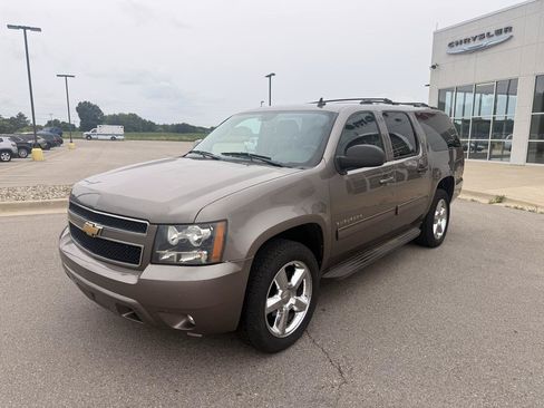 Used 2013 Chevrolet Suburban LT AWD/4WD image 7