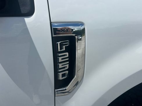 Used 2022 Ford F250 XLT w/ FX4 Off-Road Package AWD/4WD image 18