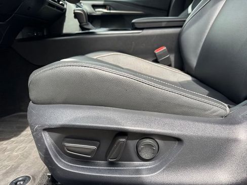 Used 2025 Toyota Camry SE FWD image 14