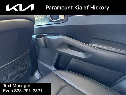 Used 2023 Kia Sorento S w/ Panoramic Sunroof Package image 18