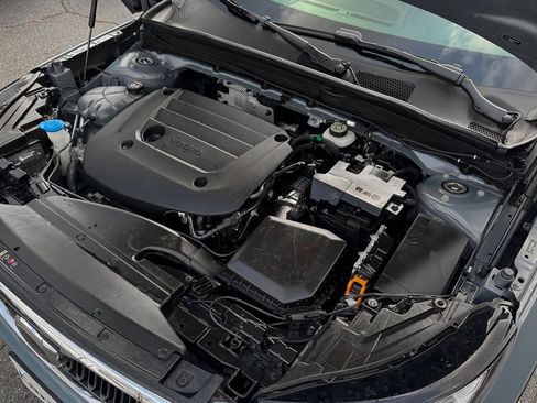 Used 2023 Volvo XC40 B5 Core w/ Convenience Package image 34