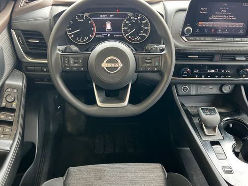 Used 2023 Nissan Rogue SV FWD image 16