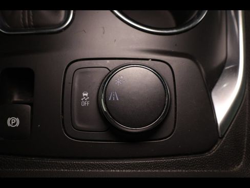 Used 2019 Chevrolet Traverse LT FWD image 13
