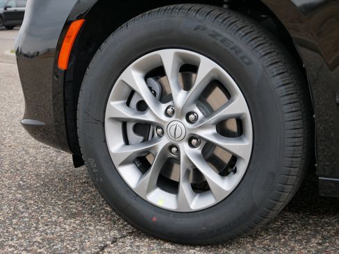 New 2026 Chrysler Pacifica Select image 5