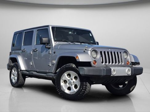 Used 2013 Jeep Wrangler Unlimited Sahara AWD/4WD image 2