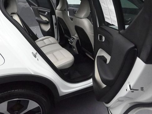 Used 2024 Volvo XC40 B5 Plus w/ Climate Package AWD/4WD image 14