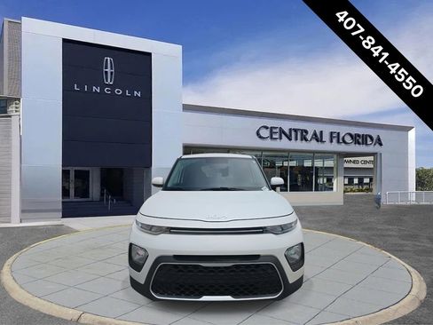 Used 2022 Kia Soul LX image 2