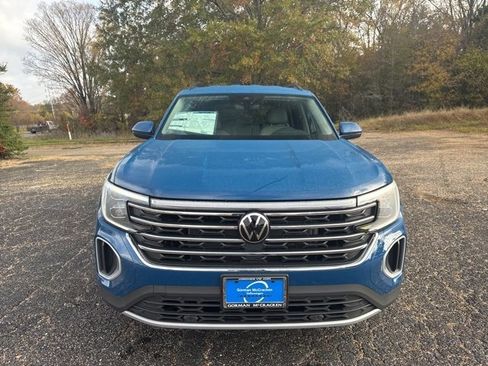 Used 2025 Volkswagen Atlas SE image 2