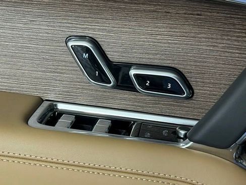Certified 2025 Land Rover Range Rover SE AWD/4WD image 25