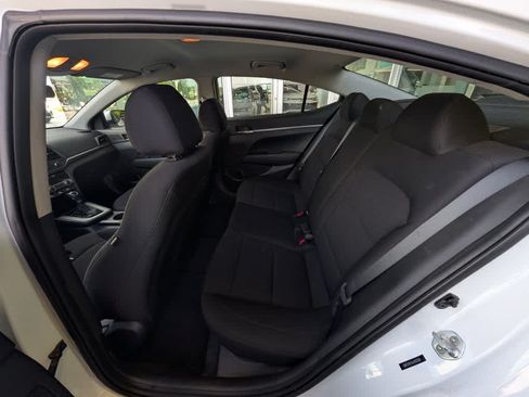 Used 2020 Hyundai Elantra SE w/ Cargo Package (C1) FWD image 7
