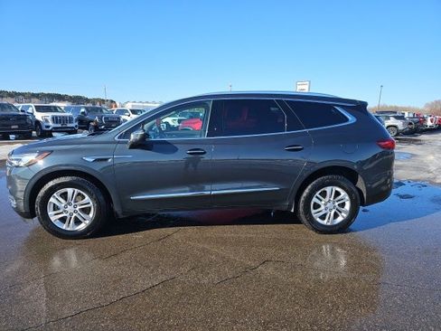 Used 2019 Buick Enclave Essence image 2