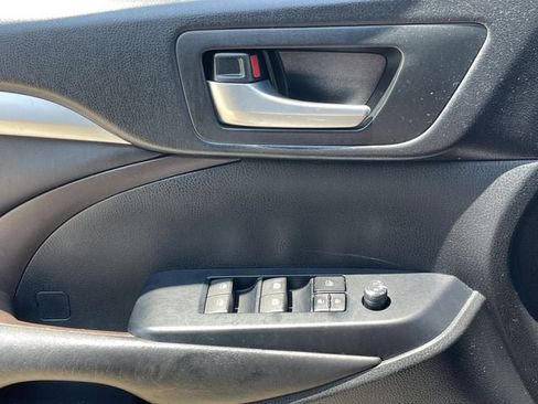 Used 2018 Toyota Highlander XLE FWD image 23