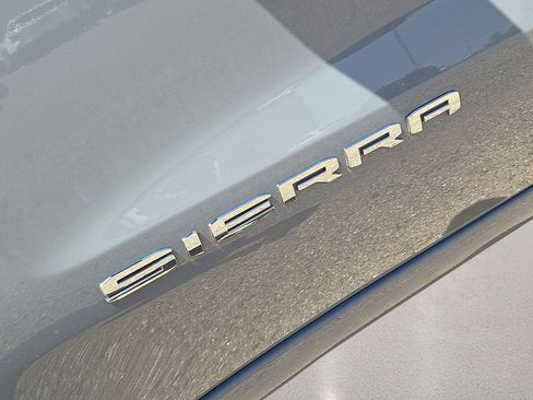 Used 2024 GMC Sierra 1500 SLE AWD/4WD image 12