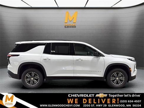 Used 2025 Chevrolet Traverse LT image 1