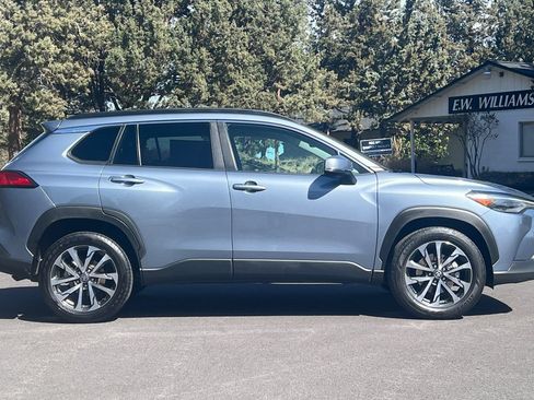 Used 2024 Toyota Corolla Cross XLE image 3