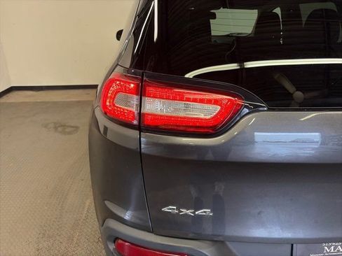 Used 2016 Jeep Cherokee Latitude w/ Cold Weather Group image 7