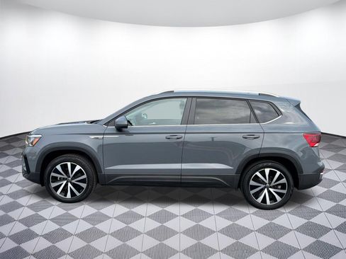 Certified 2022 Volkswagen Taos SE AWD/4WD image 2